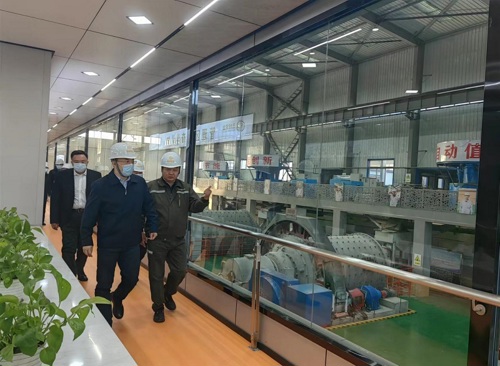 丹东市委常委、副市长陈烨一行到五龙矿业调研指导工作