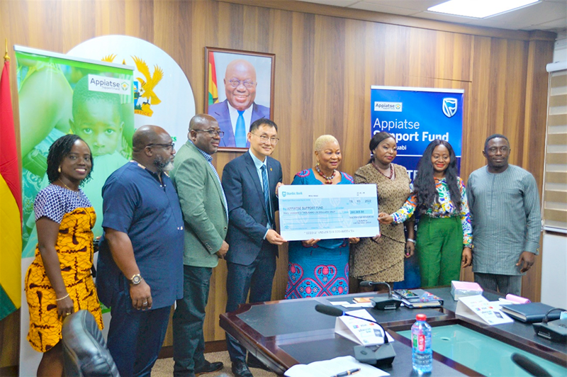 Golden Star Resources, a subsidiary of Chifeng Gold, donates to the local Apiate community in Ghana to support post-disaster reconstruction (1)