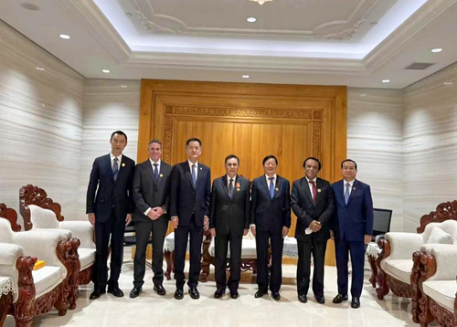 赤峰黄金董事长王建华拜会老挝国会主席赛宋蓬·丰威汉